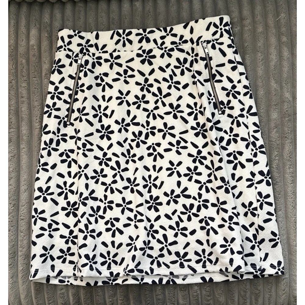 Le Lis Collection Maura Skirt Floral BLACK NAVY White Zip Pockets A Line Sz‎ MP